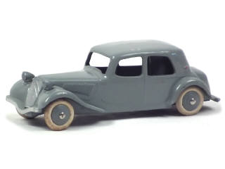 Lot 579 - DINKY TOYS (FRANCE) (1)