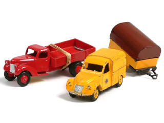 Lot 240 - DINKY TOYS & CLUB DINKY FRANCE (3)