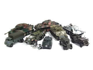 Lot 274 - DIVERS (9)