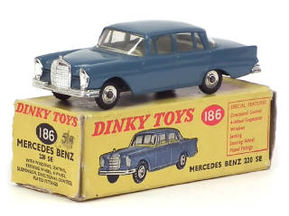 Lot 792 - DINKY TOYS (GB) (1)