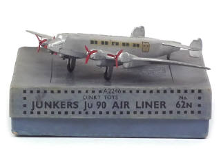 Lot 817 - DINKY TOYS (GB) (1)