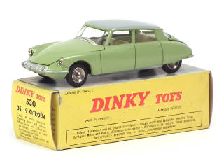 Lot 748 - DINKY TOYS (FRANCE) (1)