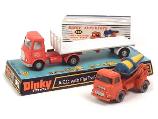 Lot 838 - DINKY TOYS (GB) (2)