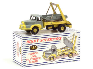 Lot 742 - DINKY TOYS (FRANCE) (1)