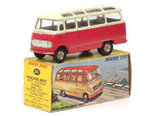 Lot 752 - DINKY TOYS (FRANCE) (1)
