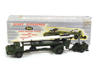Lot 823 - DINKY TOYS (GB) (1)