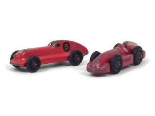 Lot 784 - DINKY TOYS (GB) (2)