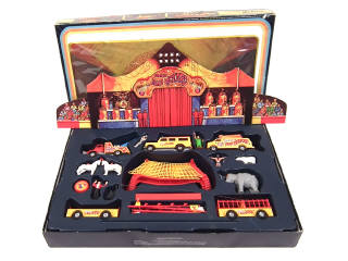 Lot 572 - CORGI TOYS (GB) (1)