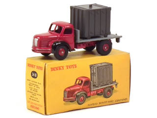 Lot 747 - DINKY TOYS (FRANCE) (1)