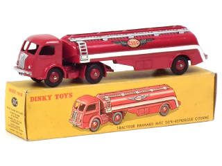Lot 736 - DINKY TOYS (FRANCE) (1)