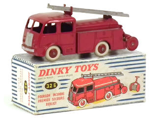Lot 739 - DINKY TOYS (FRANCE) (1)