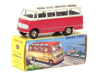 Lot 779 - DINKY TOYS (FRANCE) (1)