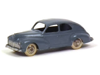 Lot 670 - DINKY TOYS (FRANCE) (1)