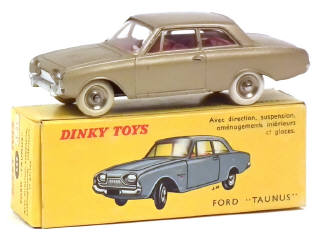 Lot 794 - DINKY TOYS (FRANCE) (1)