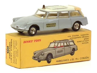Lot 790 - DINKY TOYS (FRANCE) (1)