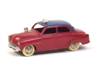 Lot 674 - DINKY TOYS (FRANCE) (1)