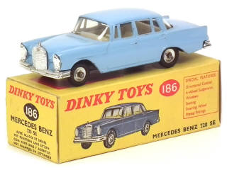 Lot 639 - DINKY TOYS (GB) (1)