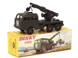 Lot 820 - DINKY TOYS (FRANCE) (1)