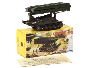 Lot 821 - DINKY TOYS (FRANCE) (1)