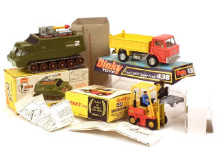 Lot 653 - DINKY TOYS (GB) (3)