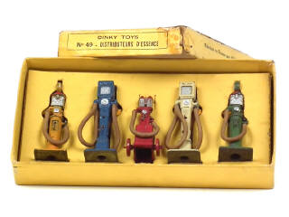 Lot 679 - DINKY TOYS (FRANCE) (1)