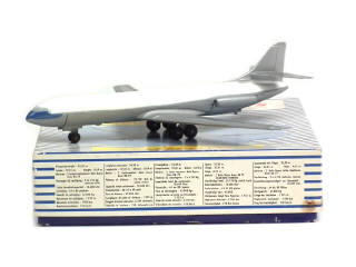 Lot 830 - DINKY TOYS (FRANCE) (1)