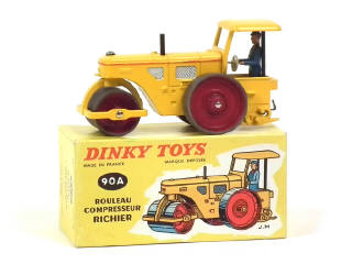 Lot 745 - DINKY TOYS (FRANCE) (1)