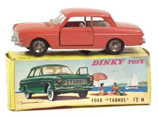 Lot 704 - DINKY TOYS (FRANCE) (1)