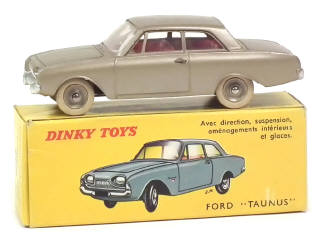 Lot 727 - DINKY TOYS (FRANCE) (1)