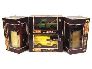 Lot 115 - UNIVERSAL HOBBIES (CHINE) (11)