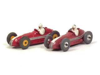 Lot 634 - DINKY TOYS (GB) (2)