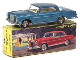 Lot 697 - DINKY TOYS (FRANCE) (1)