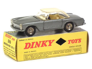 Lot 683 - DINKY TOYS (FRANCE) (1)