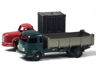 Lot 446 - DINKY TOYS (FRANCE) (2)