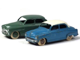 Lot 450 - DINKY TOYS (FRANCE) (2)