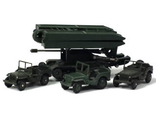 Lot 476 - DINKY TOYS (FRANCE) (4)