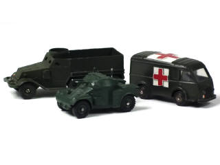 Lot 473 - DINKY TOYS (FRANCE) (3)