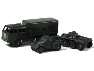 Lot 474 - DINKY TOYS (FRANCE) (3)