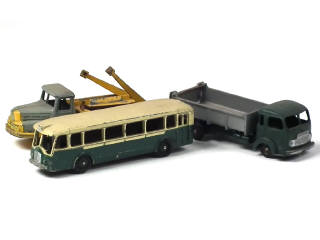 Lot 469 - DINKY TOYS (FRANCE) (3)
