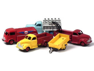 Lot 478 - DINKY TOYS (FRANCE) (5)