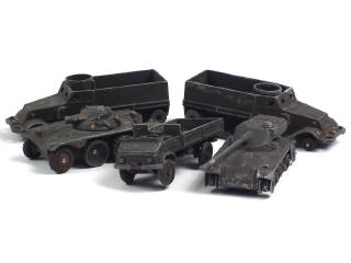 Lot 479 - DINKY TOYS (FRANCE) (5)
