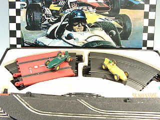 Lot 667 - SCALEXTRIC (1)
