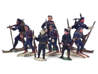 Lot 109 - DIVERS (8)
