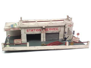 Lot 333 - DIVERS (17)