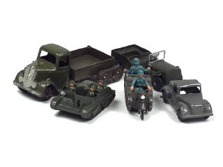 Lot 478 - DIVERS (5)