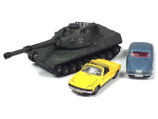 Lot 564 - DINKY TOYS (GB) (3)