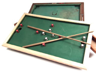 Lot 328 - DIVERS (2)