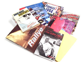 Lot 345 - DIVERS (9)