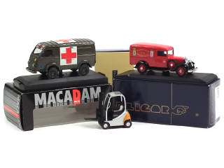 Lot 421 - DIVERS (3)