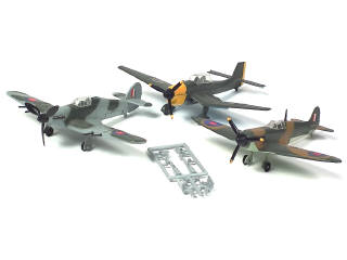Lot 566 - DINKY TOYS (GB) (3)